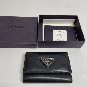 プラダ（PRADA）のブラックレザー製のキーケースの買取| 守谷市松ヶ丘