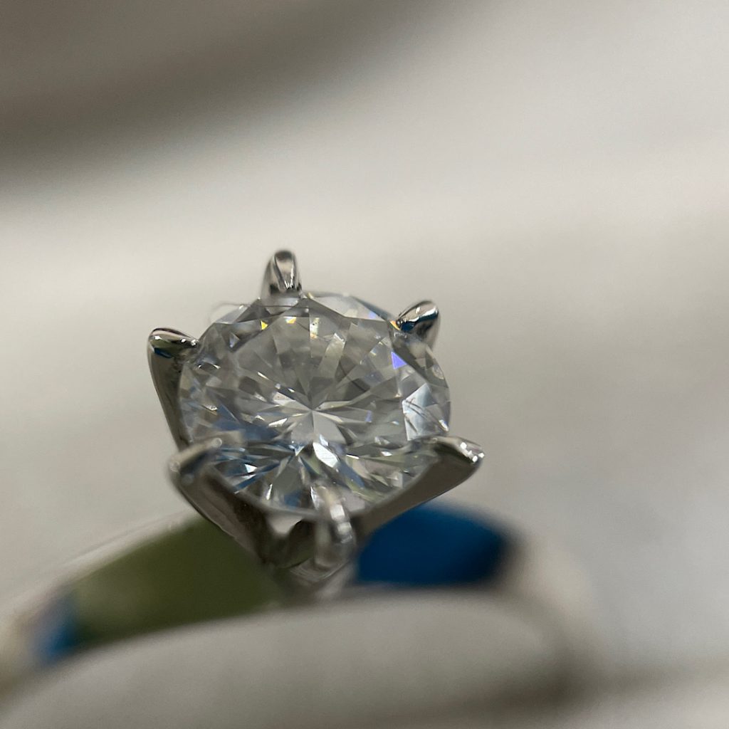 金の価格上昇中！| K18WGダイヤモンド付きリングの買取| 取手市藤代