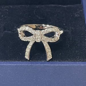 スワロフスキー リボンモチーフリング