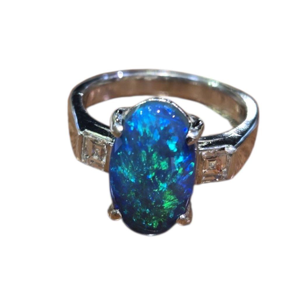 【Pt900 ブラックオパール3.41ct メレダイヤ0.37ct リング】の買取実績