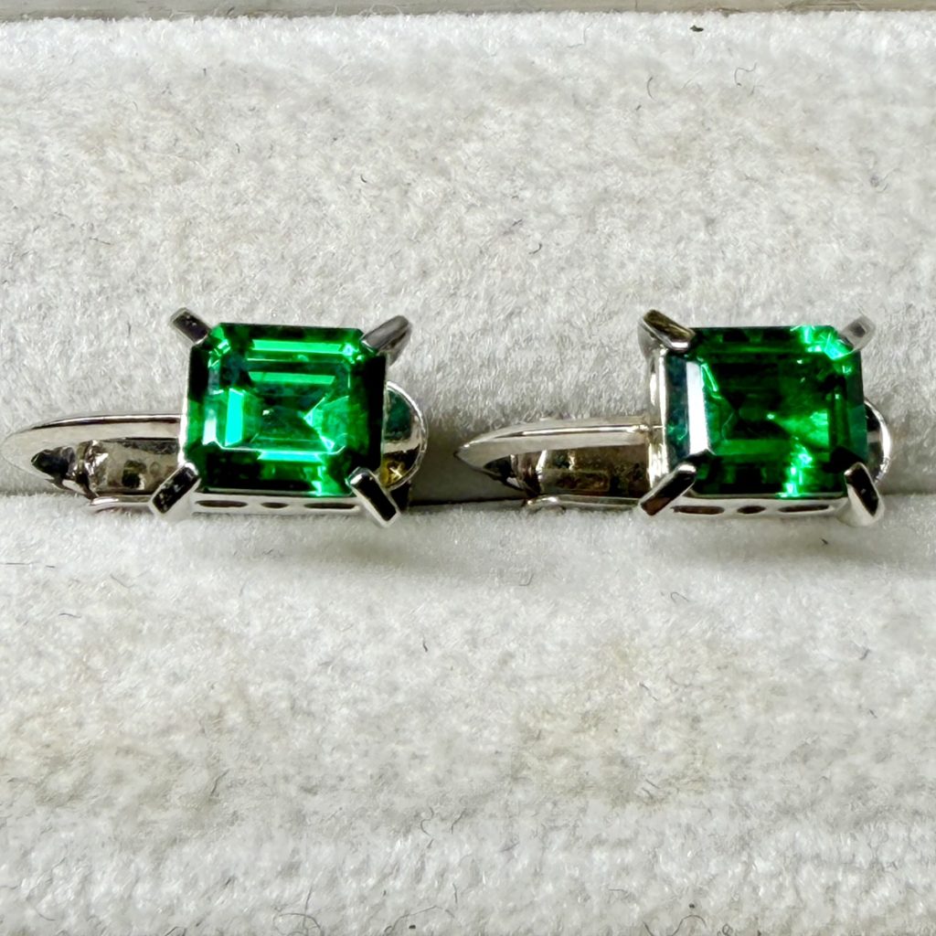 Pt900 エメラルド ピアス