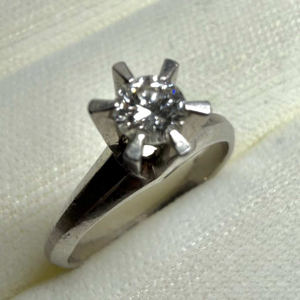 PT900ダイヤリング