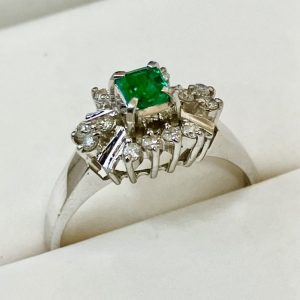 Pt900 エメラルドリング