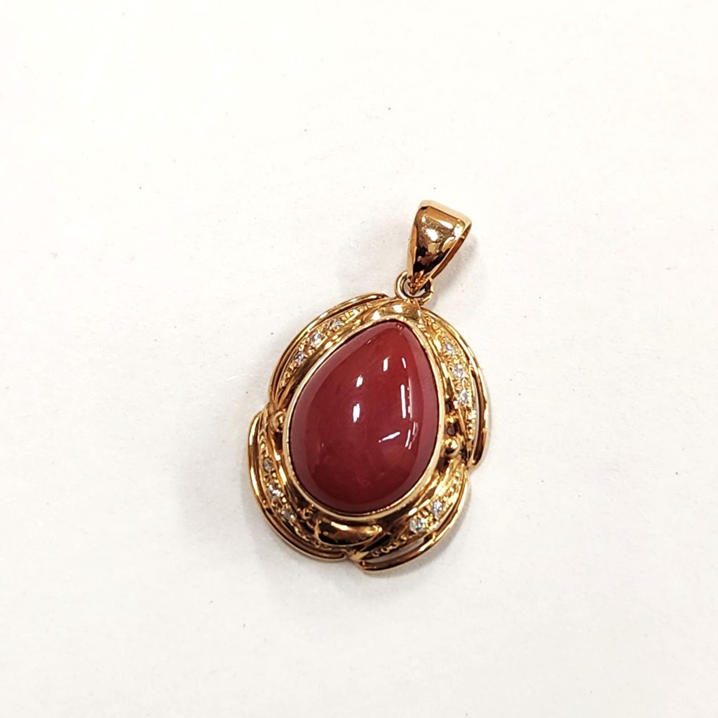 18金 (K18) ネックレス トップ 珊瑚 7.9ct メレ ダイヤ 0.11ct コーラル ゴールド 高価買取 | 根室市花咲町