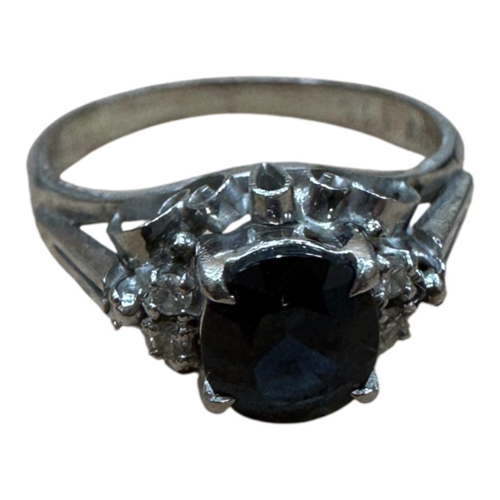 Pt900 サファイア・メレダイヤ付きリング