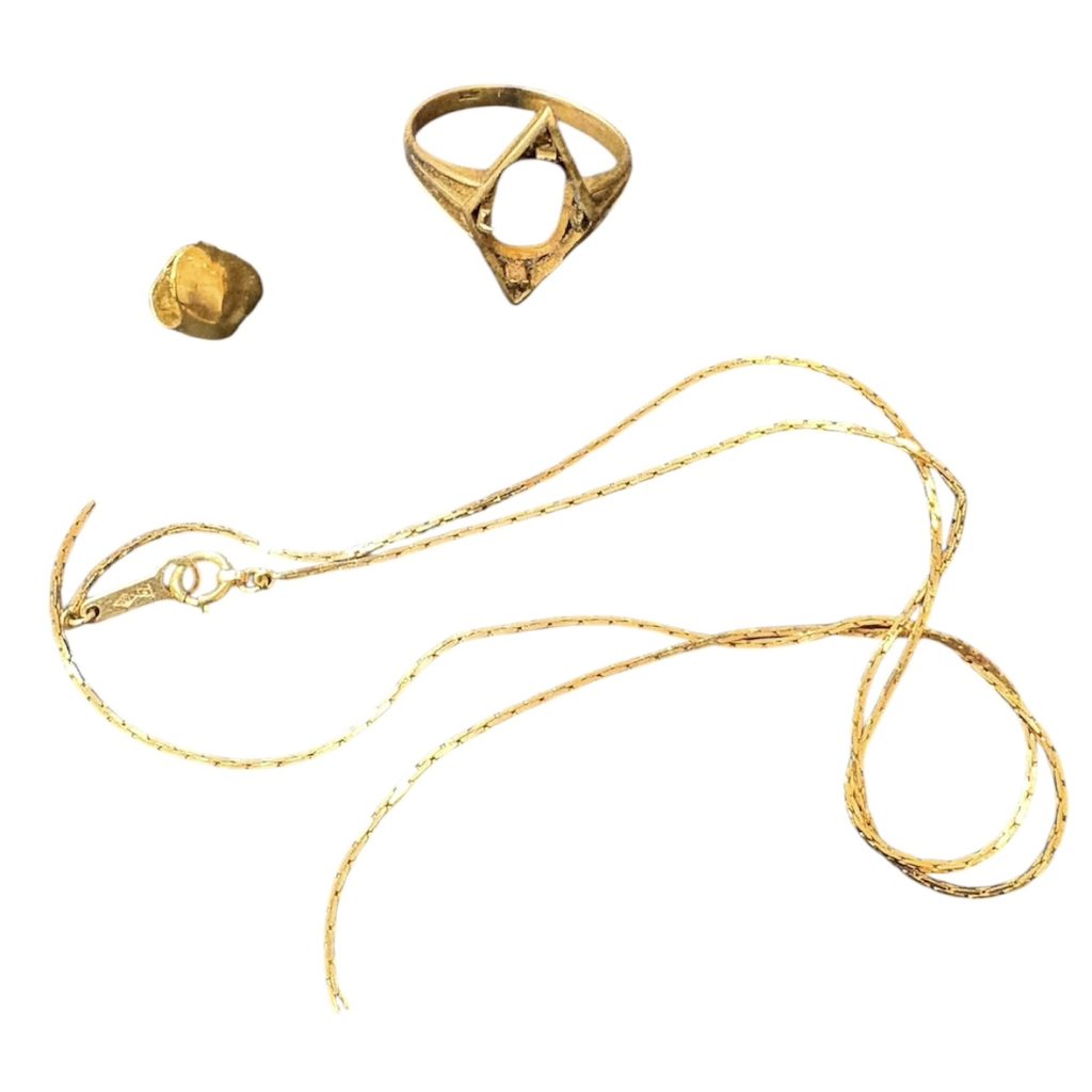 金 壊れた アクセサリー まとめ　金歯も買い取ります！