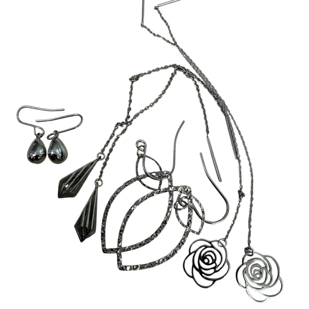 【Pt900 イヤリング おまとめ買取】プラチナイヤリングをまとめて査定しました｜函館市の貴金属買取専門店