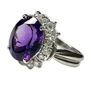 Pt900(プラチナ)アメジスト＆メレダイヤ付きリング