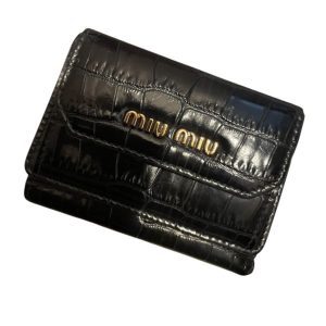 ミュウミュウ（miu miu）クロコ型押し 三つ折り財布