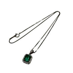 Pt900 エメラルドネックレス