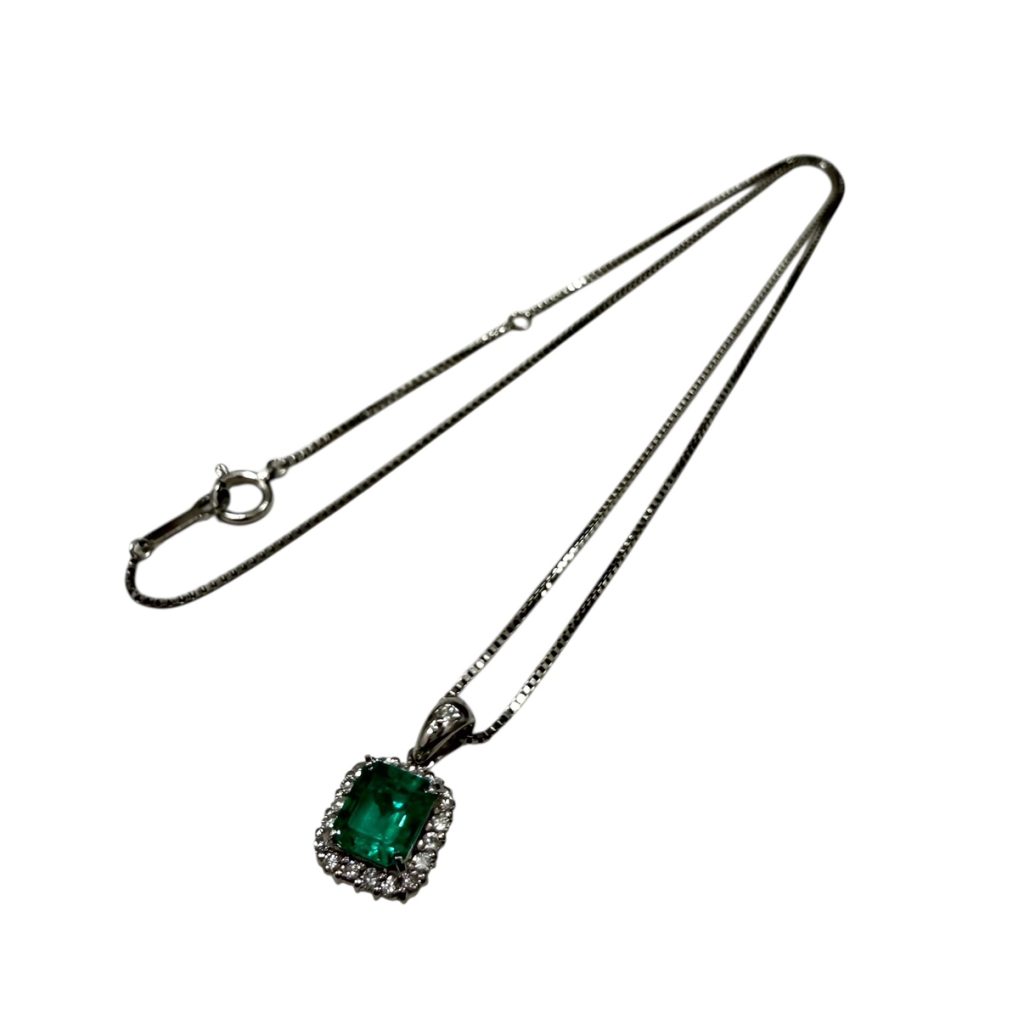 Pt900 エメラルドネックレス
