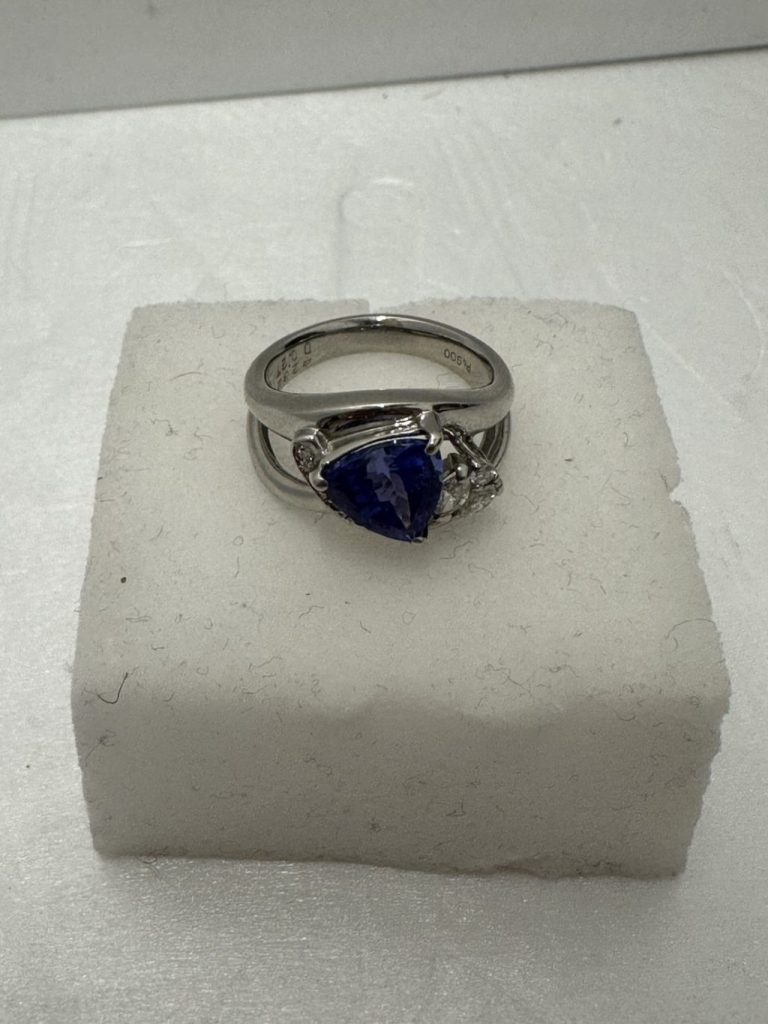 Pt900 タンザナイト＆ダイヤモンド リング