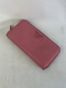 プラダ サフィアーノレザー ラウンドファスナー長財布