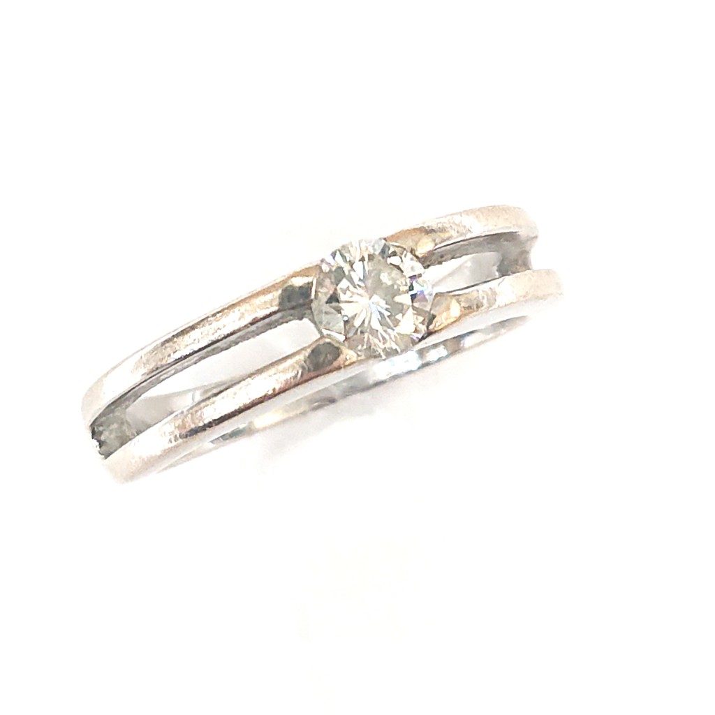 K18WG ダイヤモンド リング