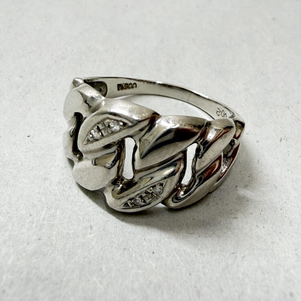 Pt900 / プラチナ / リング / 指輪 / メレダイヤ / 宝石