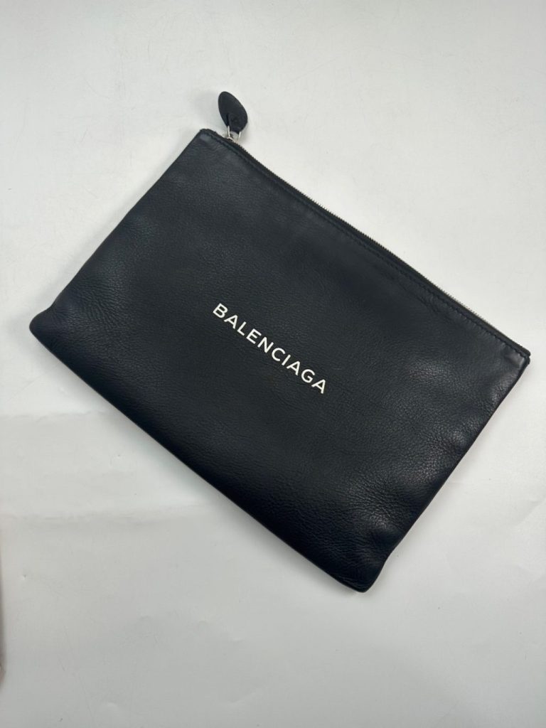 バレンシアガ レザー クラッチバッグ