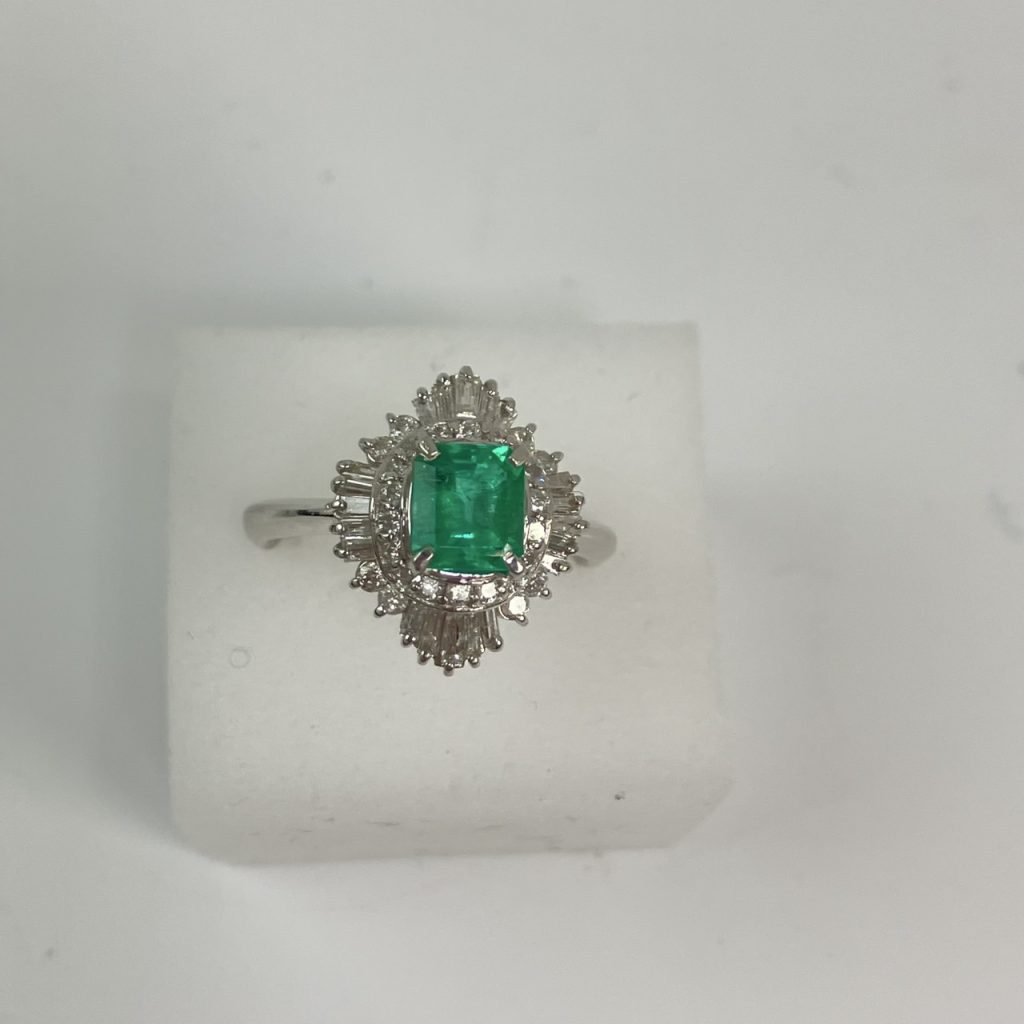 Pt900 エメラルド ダイヤモンドリング