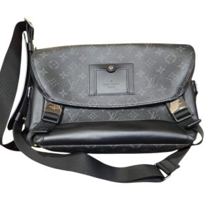 【ルイヴィトン　モノグラム・エクリプス　メッセンジャー・ヴォワヤージュPM】の買取実績