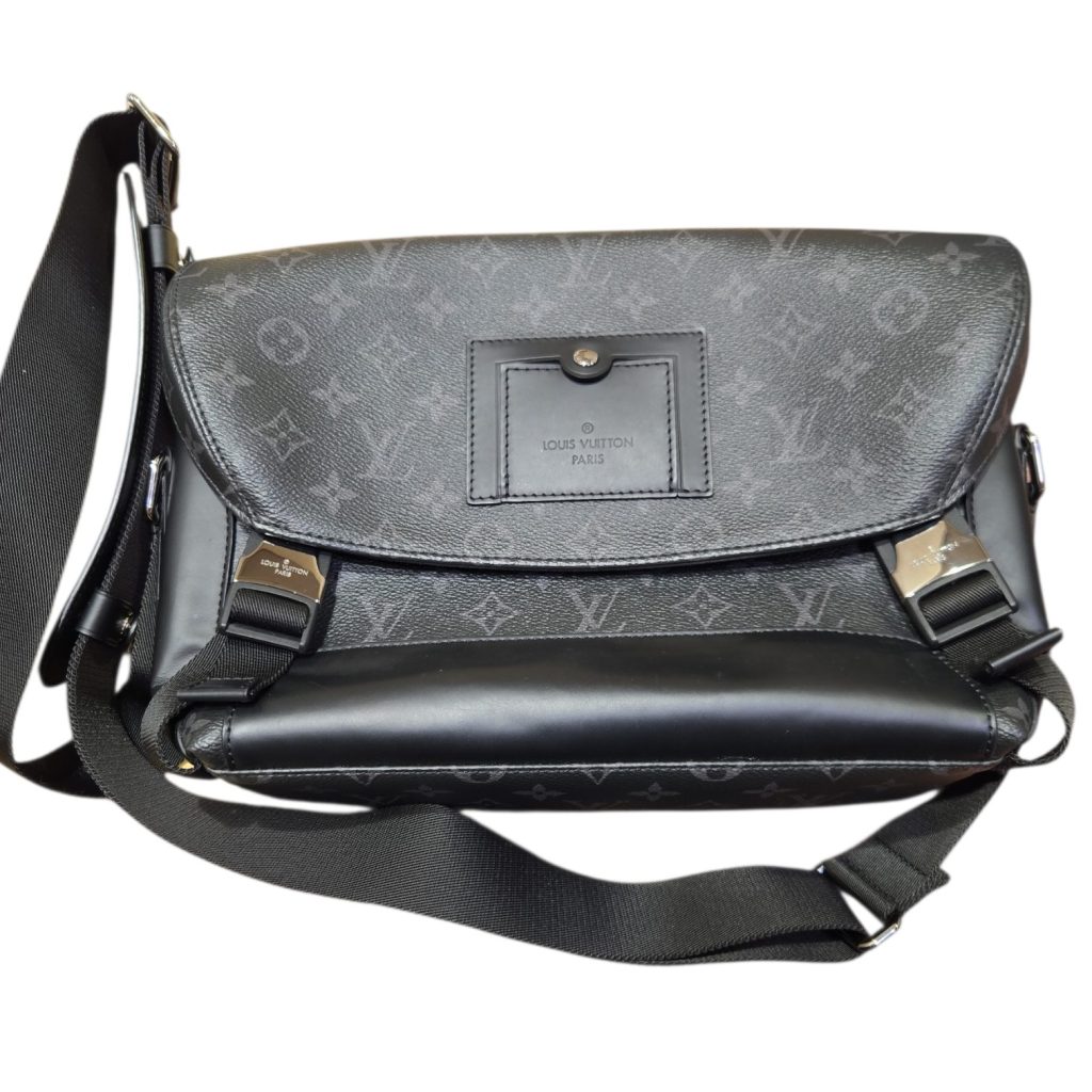 【ルイヴィトン　モノグラム・エクリプス　メッセンジャー・ヴォワヤージュPM】の買取実績