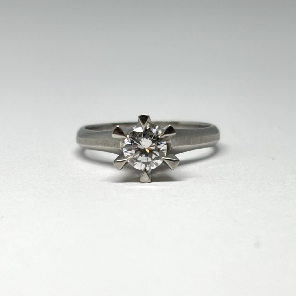 K18WG　18金ホワイトゴールド　ダイヤモンド　リング