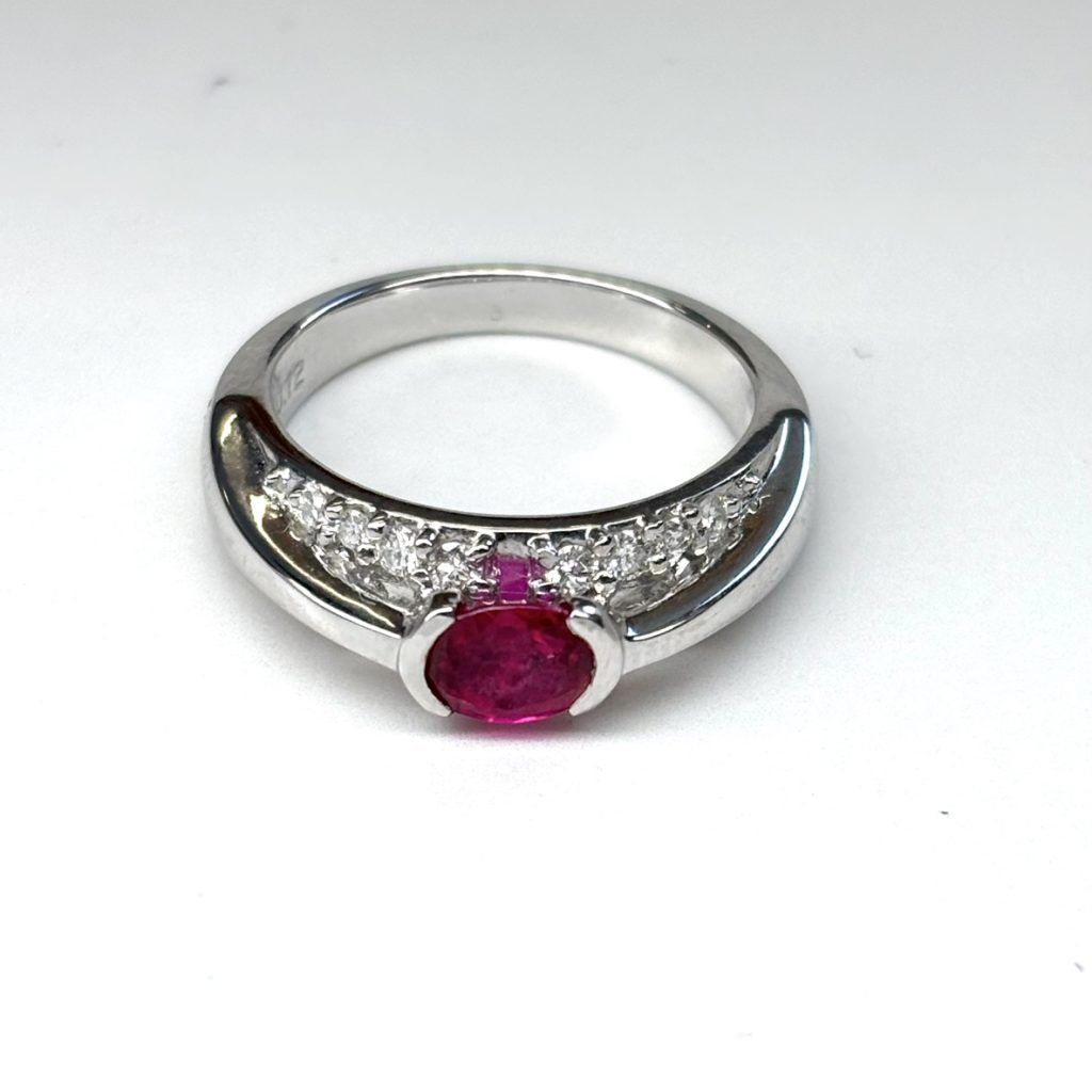 Pt900 プラチナ ルビー ダイヤモンドリング
