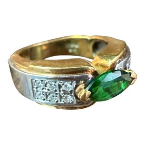 K18ベース／Pt900のエメラルド・メレダイヤ付きリング