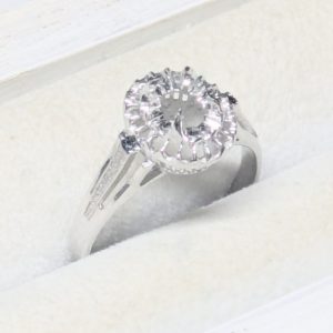 ホワイトゴールド　WG　リング　宝石が取れたもの