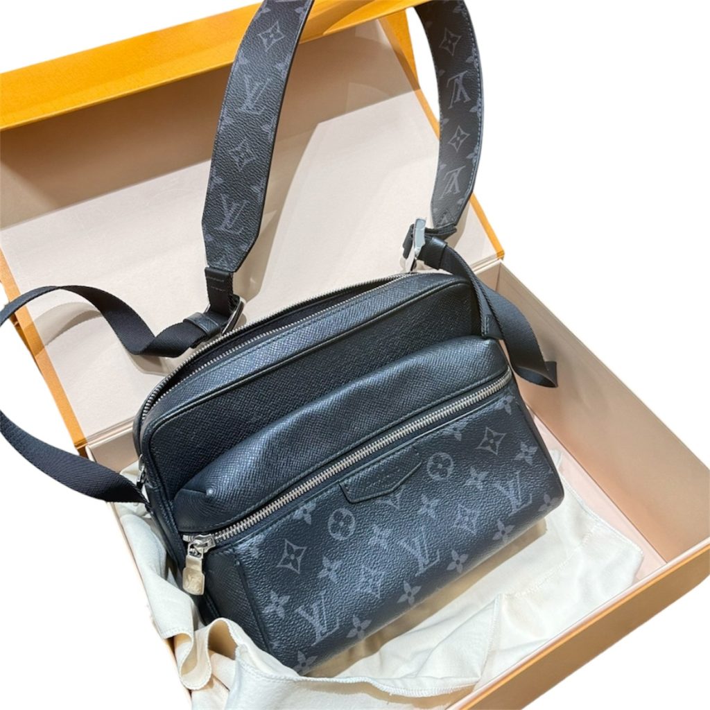 Louis Vuitton ルイヴィトン アウトドア・メッセンジャーPM　札幌市 東区 元町