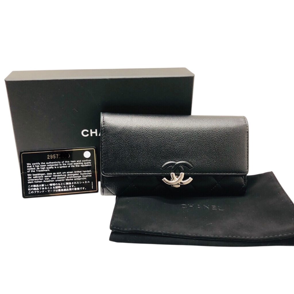 CHANEL(シャネル)　ダブルココ　フラップ型長財布