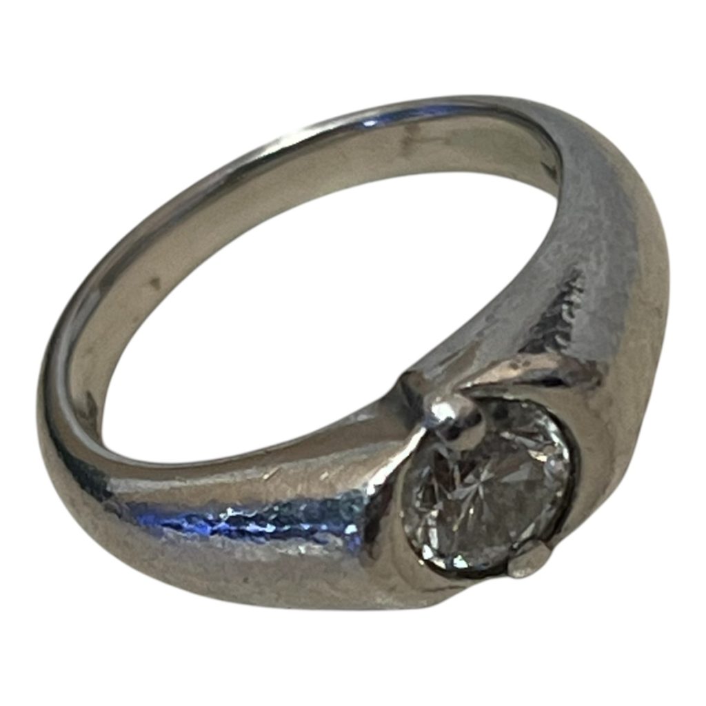 pt850 リング（ダイヤ付き）