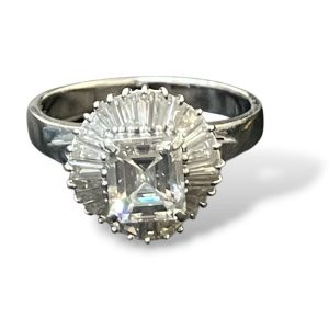 【エメラルドカット ダイヤモンド リング】Pt900 プラチナ900