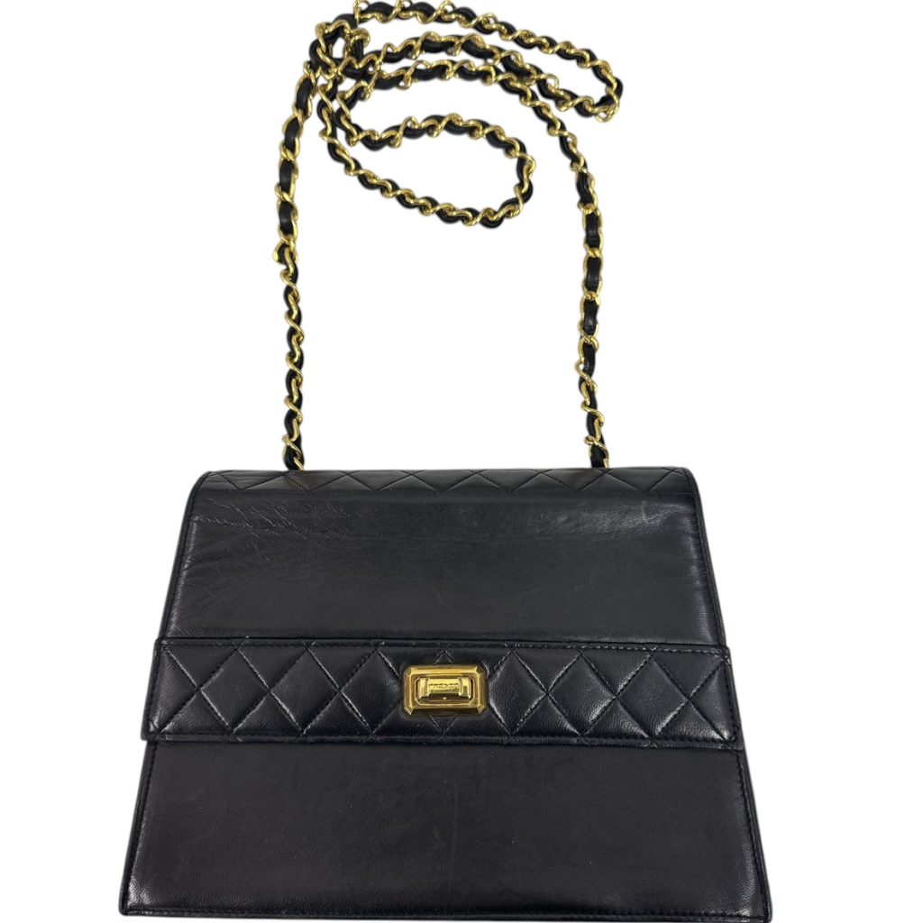 【台形チェーンショルダー マトラッセ】CHANEL【Bランク】