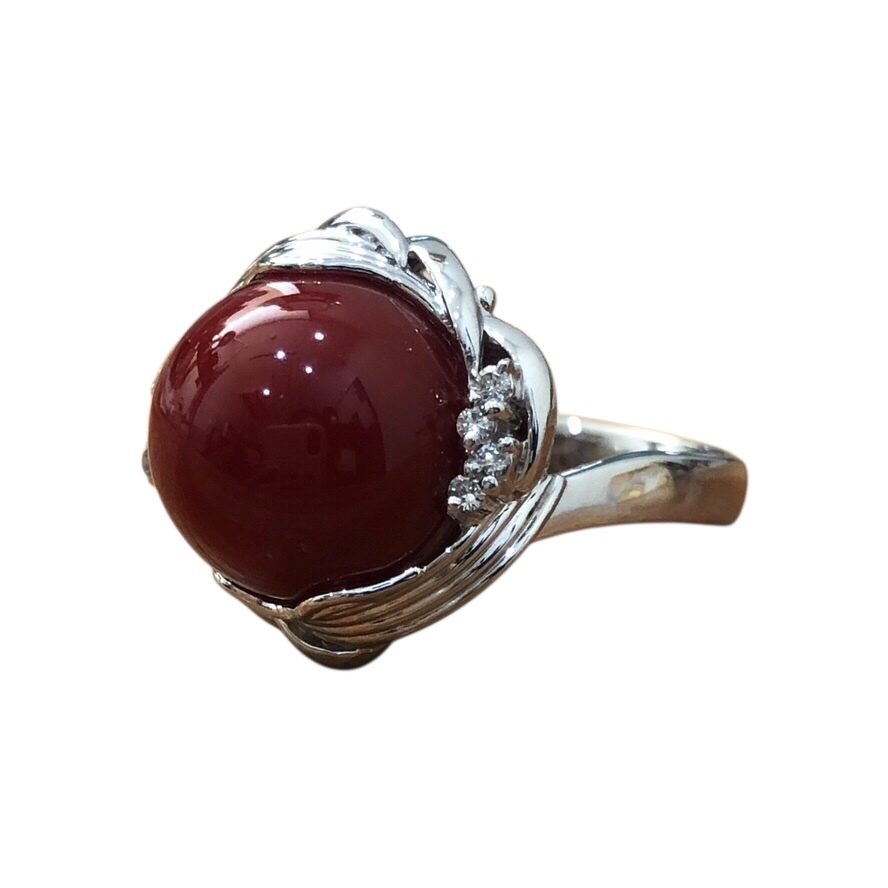 Pt900(プラチナ900)　血赤珊瑚、メレダイヤ　リング