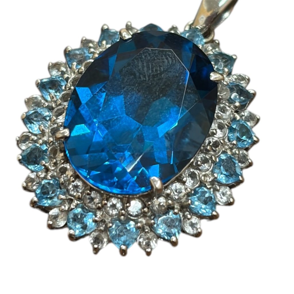 K18WG　ブルートパーズ　ネックレス