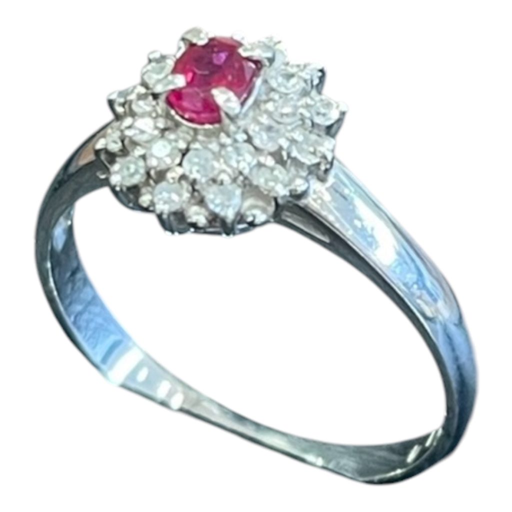 Pt900(プラチナ)ルビー＆メレダイヤ付きリング
