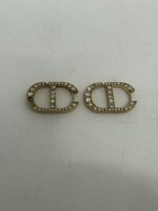 Dior CDロゴ ラインストーン ピアス
