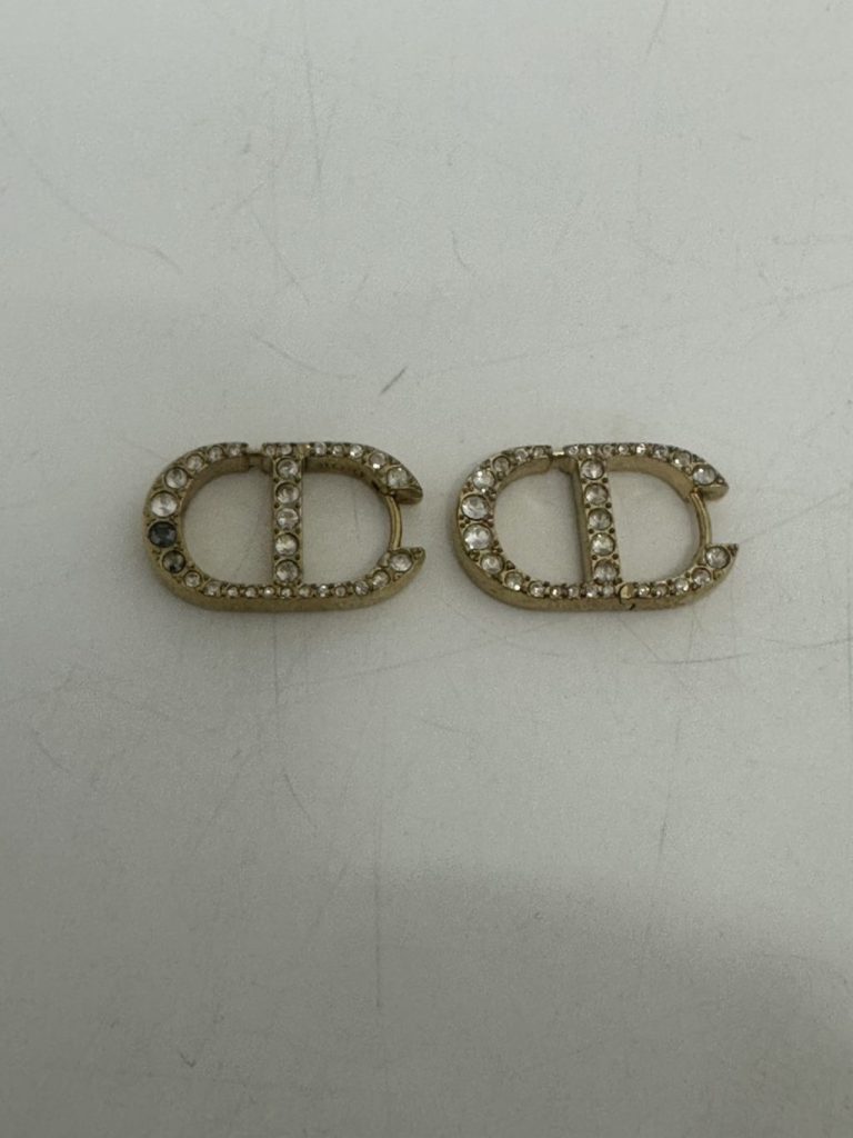 Dior CDロゴ ラインストーン ピアス