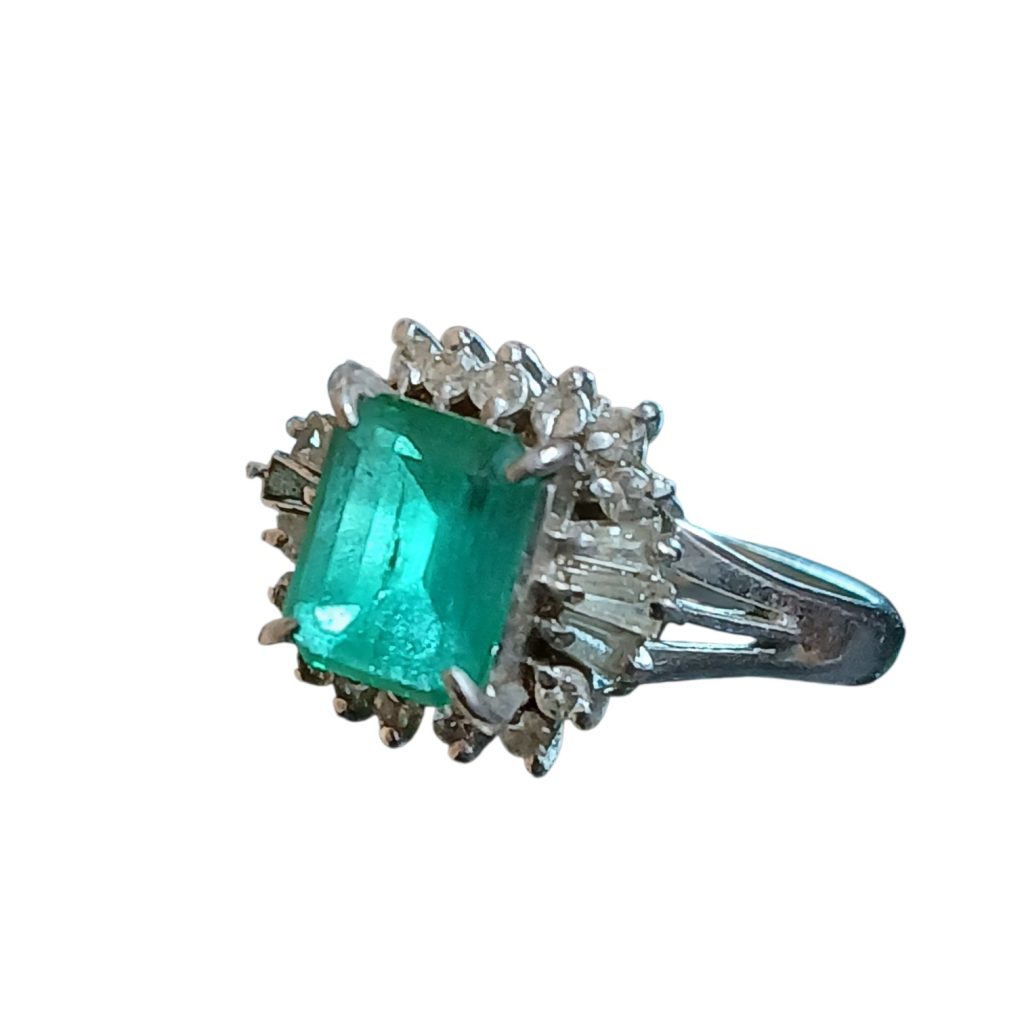 Pt900(プラチナ) エメラルド1.3ct メレ0.23ct リング