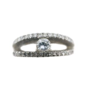 Pt900（プラチナ900） ダイヤモンド0.33ct／メレダイヤモンド0.44ct リング