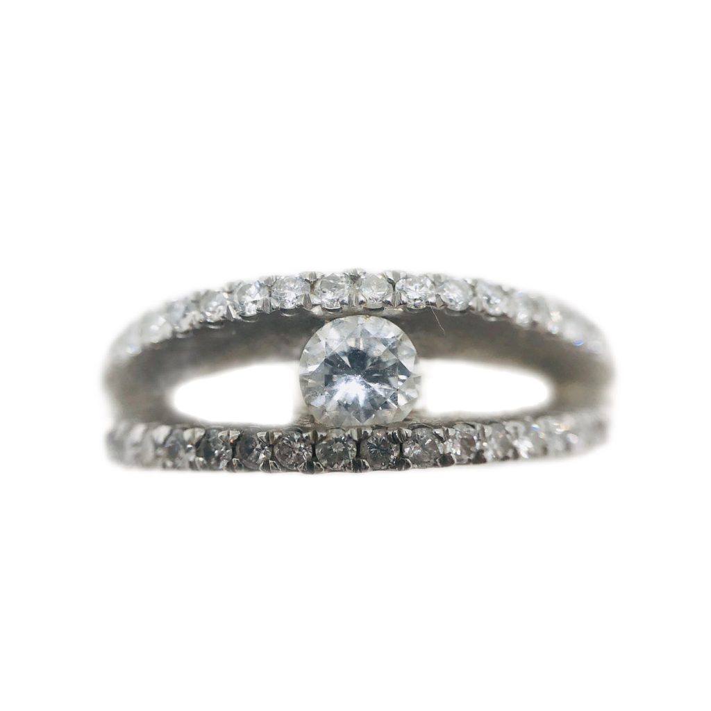 Pt900（プラチナ900） ダイヤモンド0.33ct／メレダイヤモンド0.44ct リング
