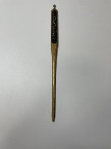 日本刀装具 笄 銀地龍据紋
