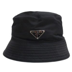PRADA　「ブラック Re-Nylon バケットハット」