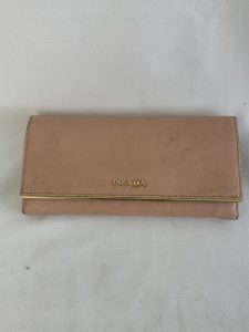 プラダ サフィアーノ 長財布