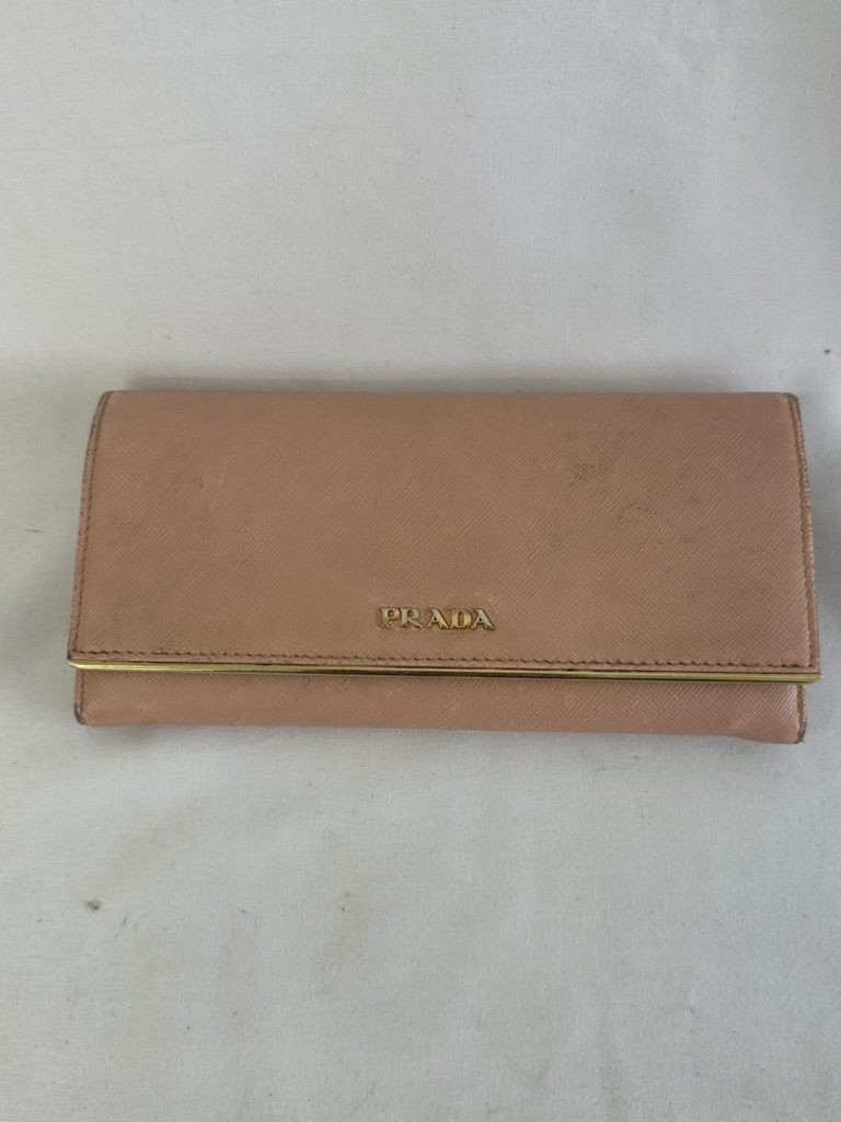 プラダ サフィアーノ 長財布