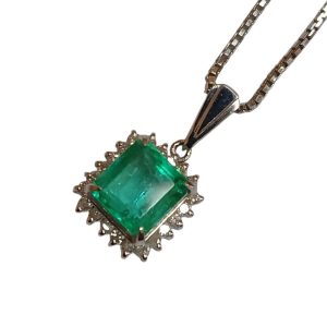 Pt850(プラチナ) エメラルド2ct メレ0.53ct ネックレス