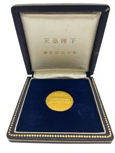 天皇陛下御在位五十年　金メダル