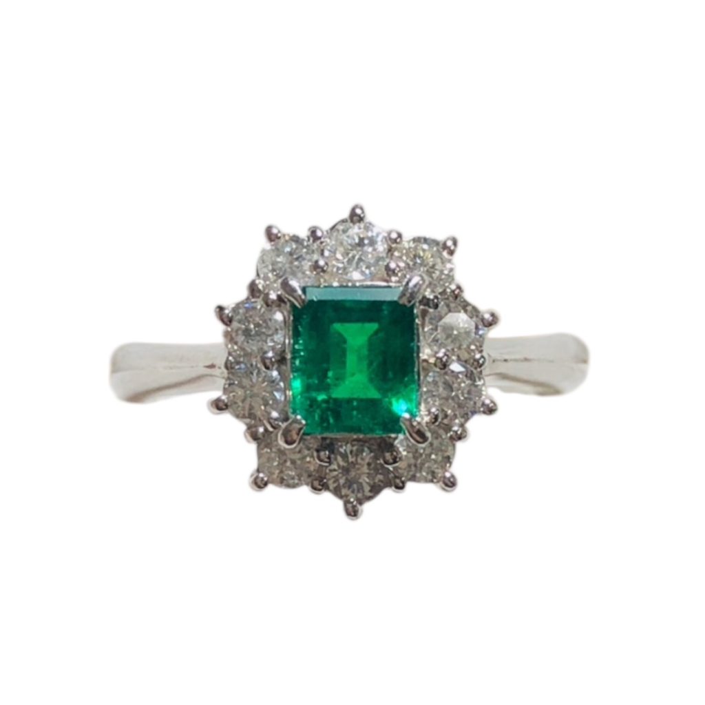Pt900(プラチナ900)　エメラルド0.45ct、ダイヤモンド0.36ct　リング