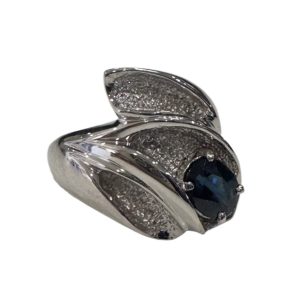 Pt900(プラチナ900)　サファイア2.63ct　リング