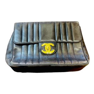シャネル（CHANEL） マドモアゼル 縦ステッチ フラップバッグ