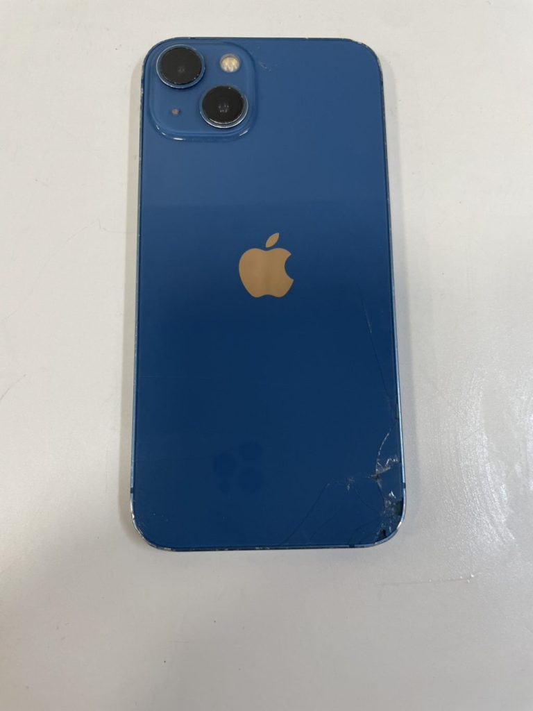 iPhone13 背面割れ品